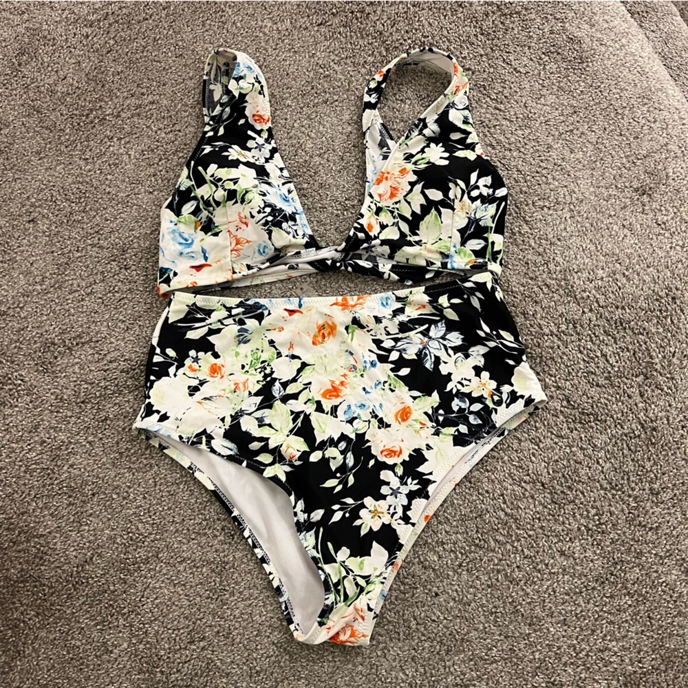 Cupshe Floral Swimsuit (2 piece)